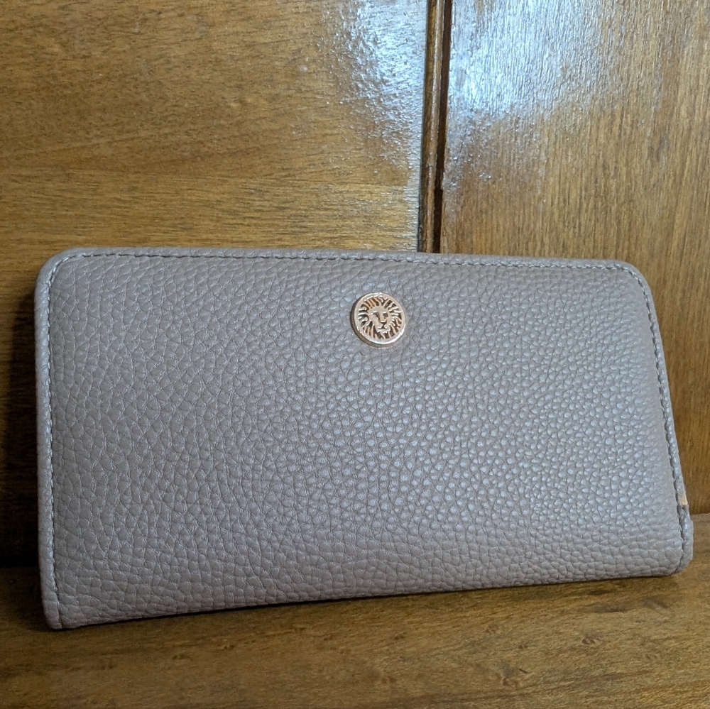 Anne Klein Women's Wallet NWOT Neutral Beige Classic Gold Details